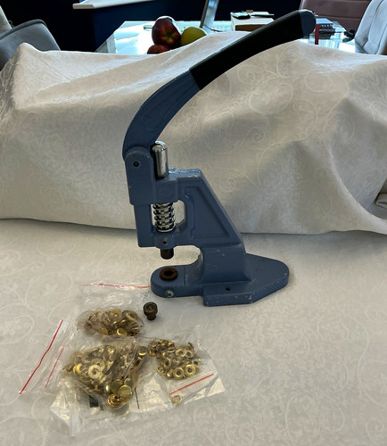 Hand press snap grommet - press, snap/grommet